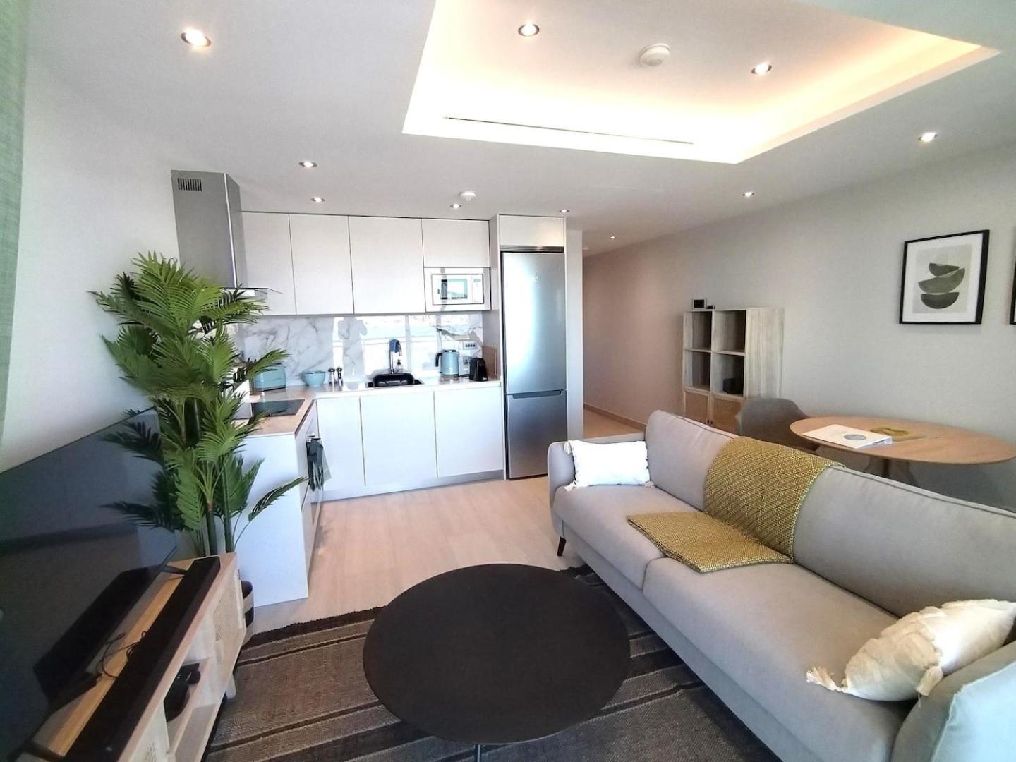 Marina Club Luxury Private Studio With Pool And Incredible Views ยิบรอลตาร์ ภายนอก รูปภาพ