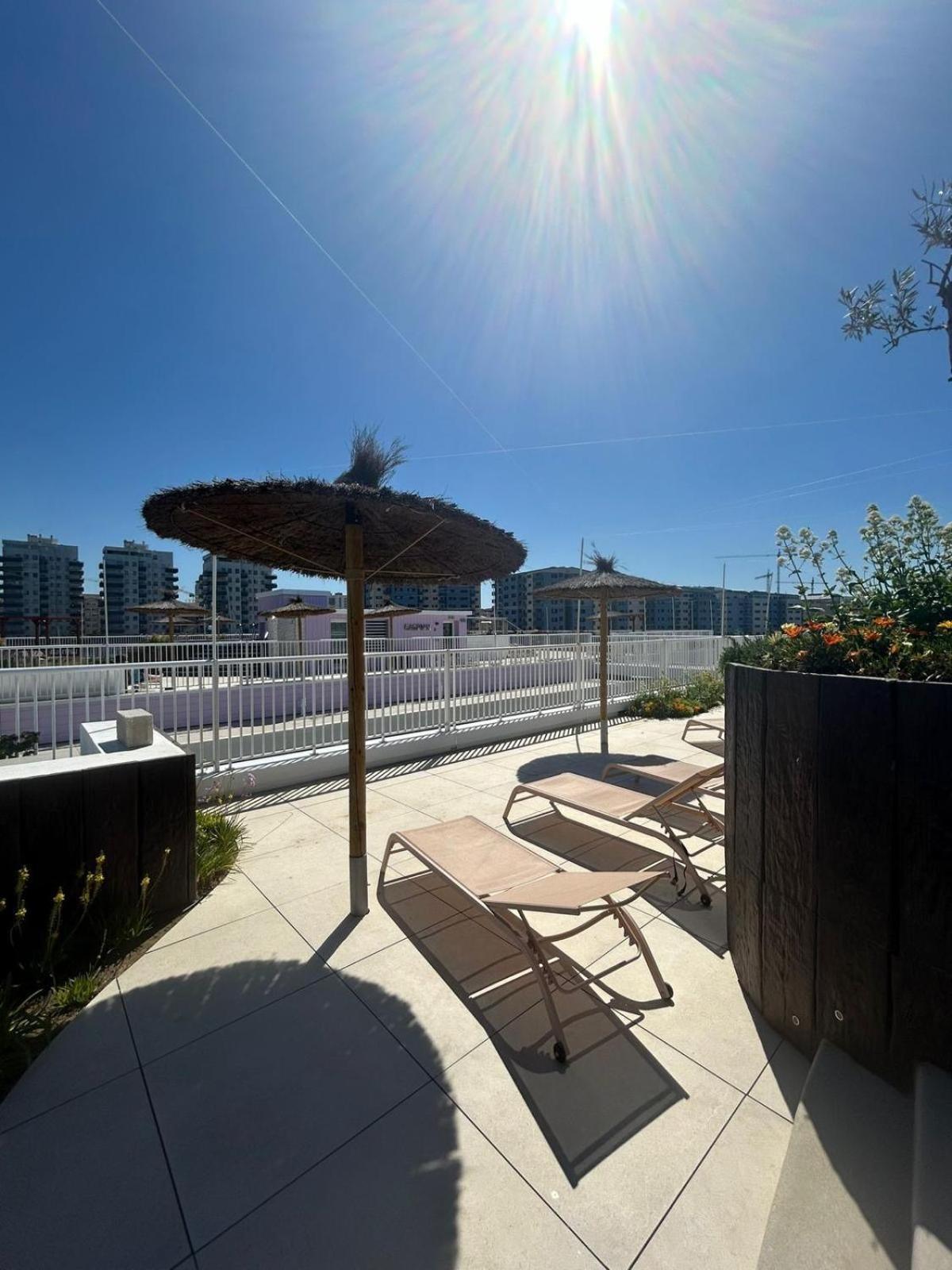 Marina Club Luxury Private Studio With Pool And Incredible Views ยิบรอลตาร์ ภายนอก รูปภาพ
