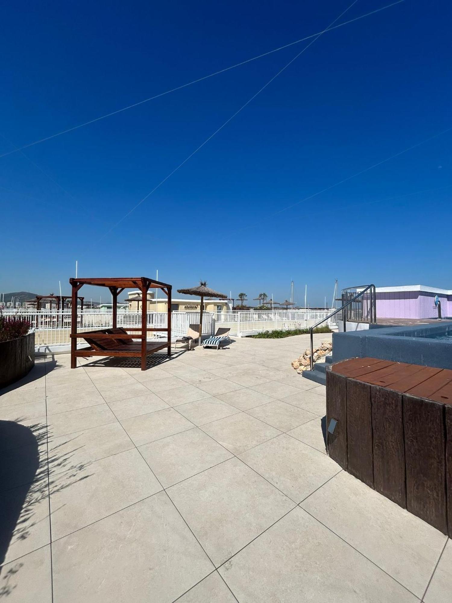 Marina Club Luxury Private Studio With Pool And Incredible Views ยิบรอลตาร์ ภายนอก รูปภาพ