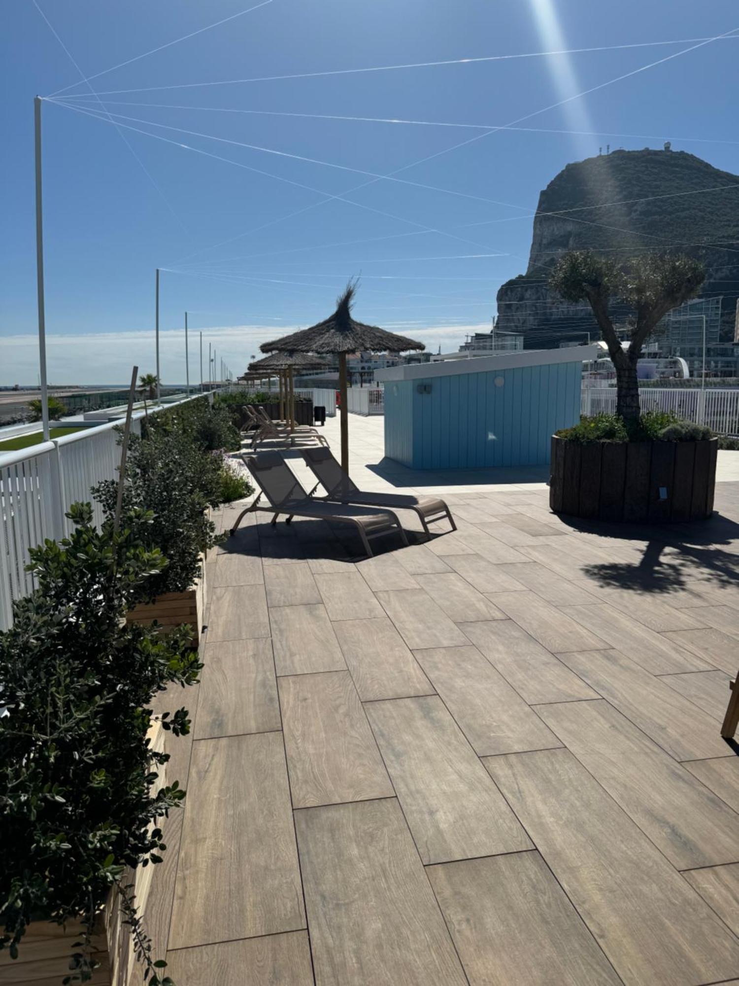 Marina Club Luxury Private Studio With Pool And Incredible Views ยิบรอลตาร์ ภายนอก รูปภาพ