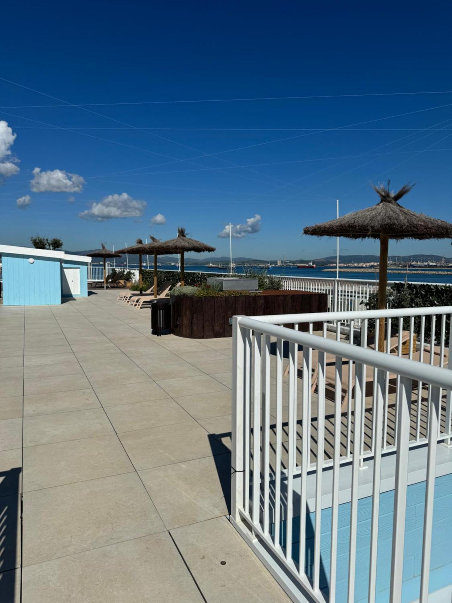 Marina Club Luxury Private Studio With Pool And Incredible Views ยิบรอลตาร์ ภายนอก รูปภาพ