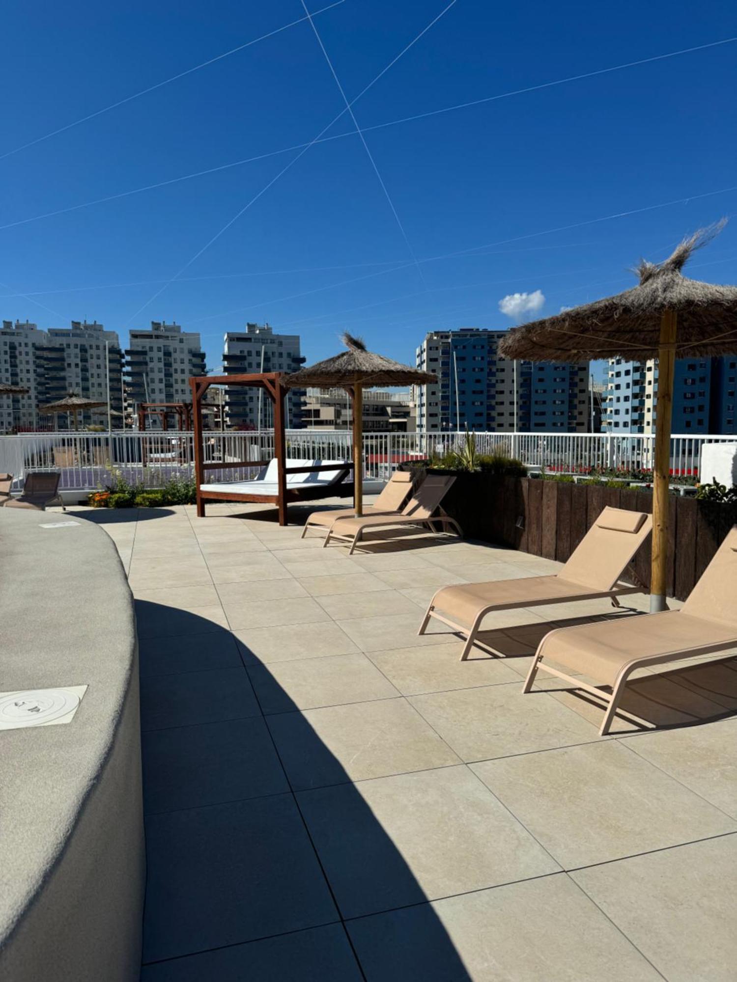 Marina Club Luxury Private Studio With Pool And Incredible Views ยิบรอลตาร์ ภายนอก รูปภาพ